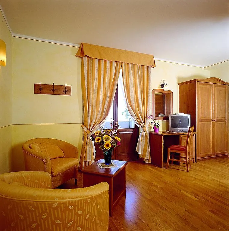 Albergo Sole San Zeno di Montagna 3*,