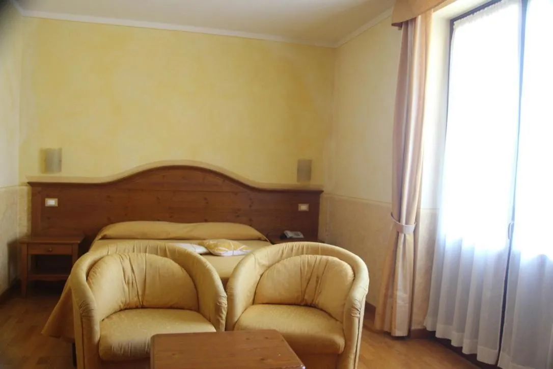 Albergo Sole San Zeno di Montagna 3*,  Italy