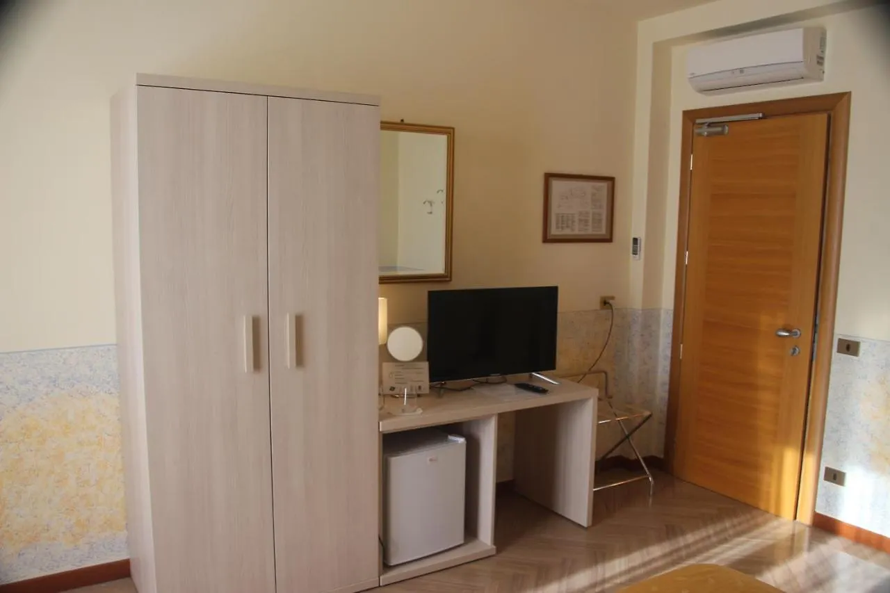 *** Hotel Albergo Sole San Zeno di Montagna Italien